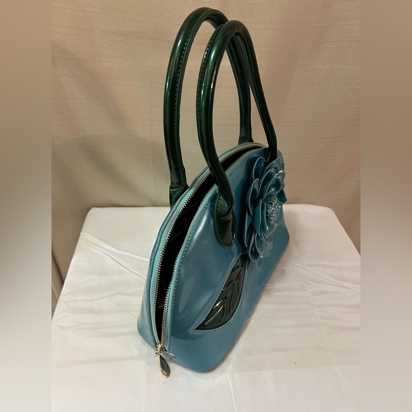 ⚪️ Elegant and Unique Blue and Green Floral Handbag - Picture 8 of 9